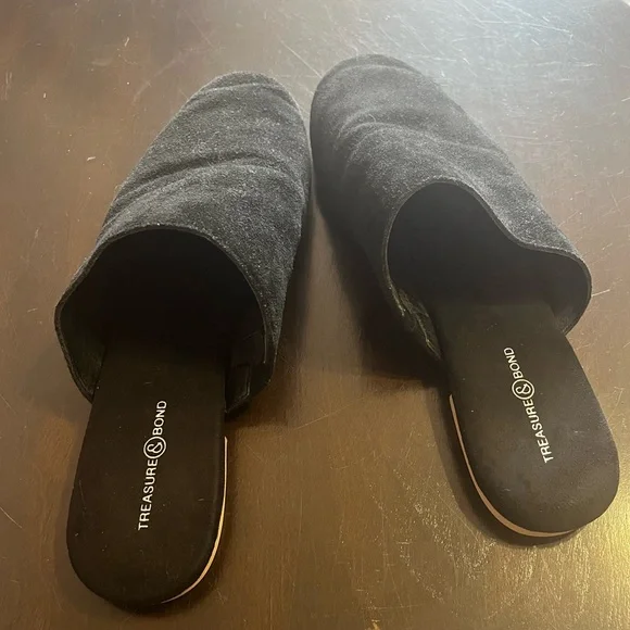 ❣️FEB. DONATION SALE❣️ Treasure & Bond Black Flat Mules - Picture 3 of 6